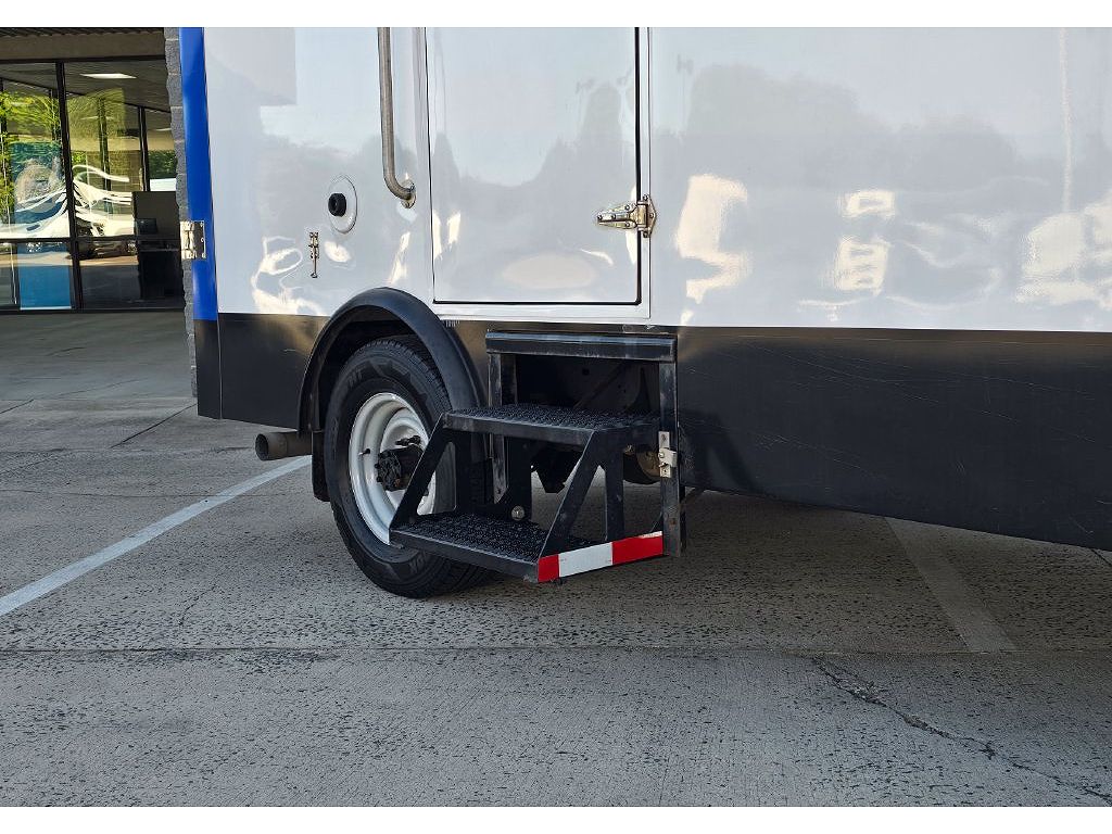 2023 Ford Econoline E-350