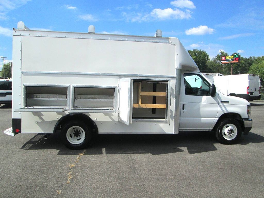 2023 Ford Econoline E-350