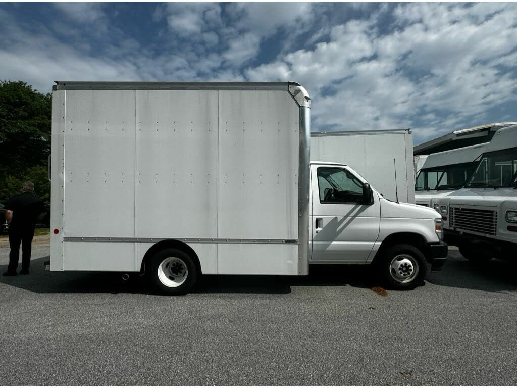 2024 Ford E-Series E-350 SD