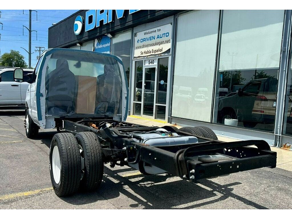 2024 Ford Econoline E-350