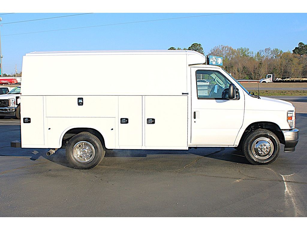 2025 Ford Econoline E-350