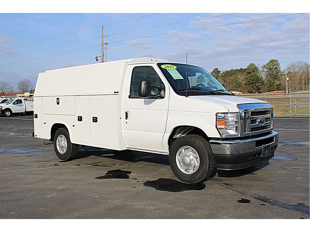 2025 Ford Econoline E-350