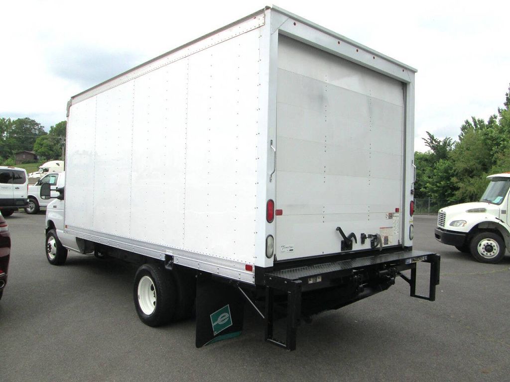 2022 Ford Econoline E-350