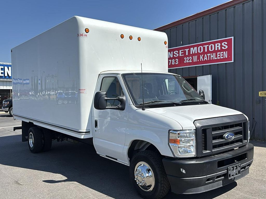 2025 Ford Econoline E-450