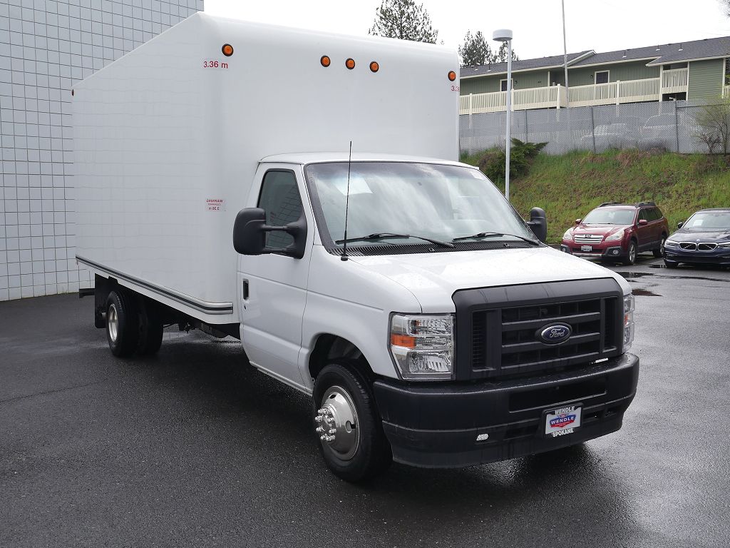 2025 Ford Econoline E-450