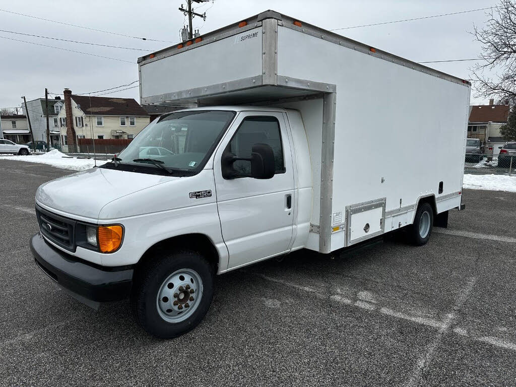 2004 Ford E-Series E 450 SD 2dr Commercial/Cutaway/Chassis 158 176 in. WB
