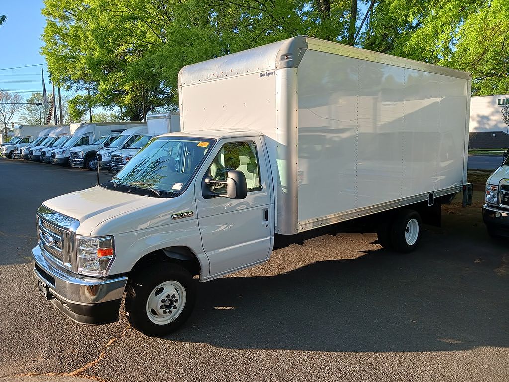 2025 Ford Econoline E-450