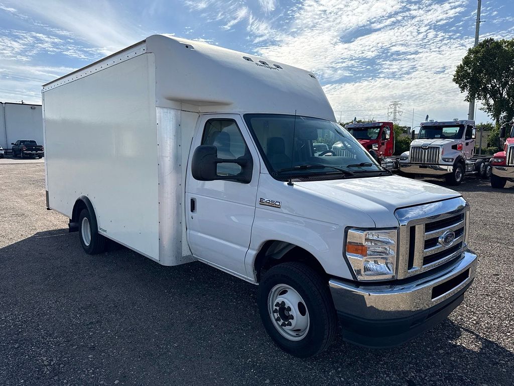 2022 Ford Econoline E-450