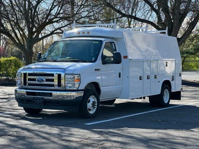 2024 Ford E-Series E-450 SD