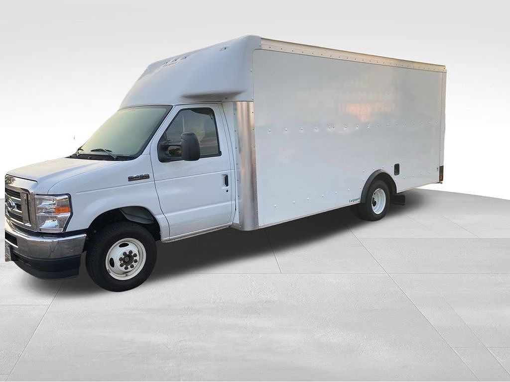 2025 Ford Econoline E-450
