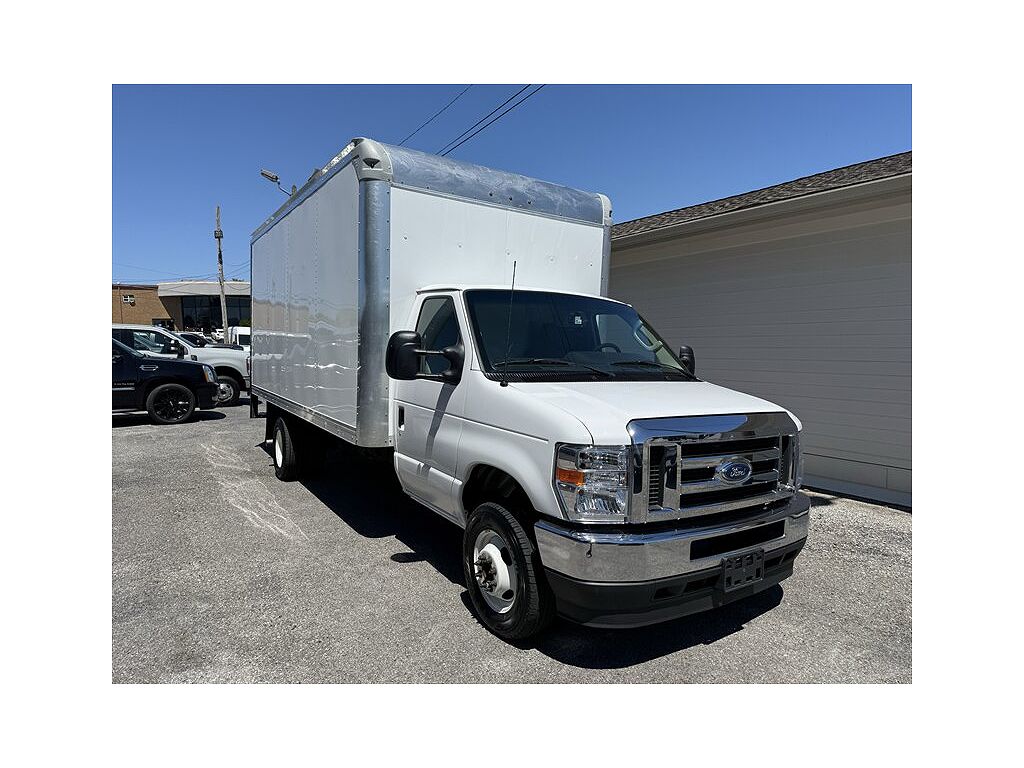 2025 Ford Econoline E-450