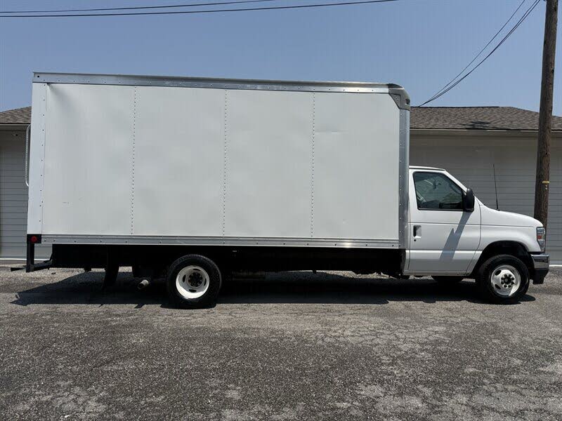 2025 Ford Econoline E-450