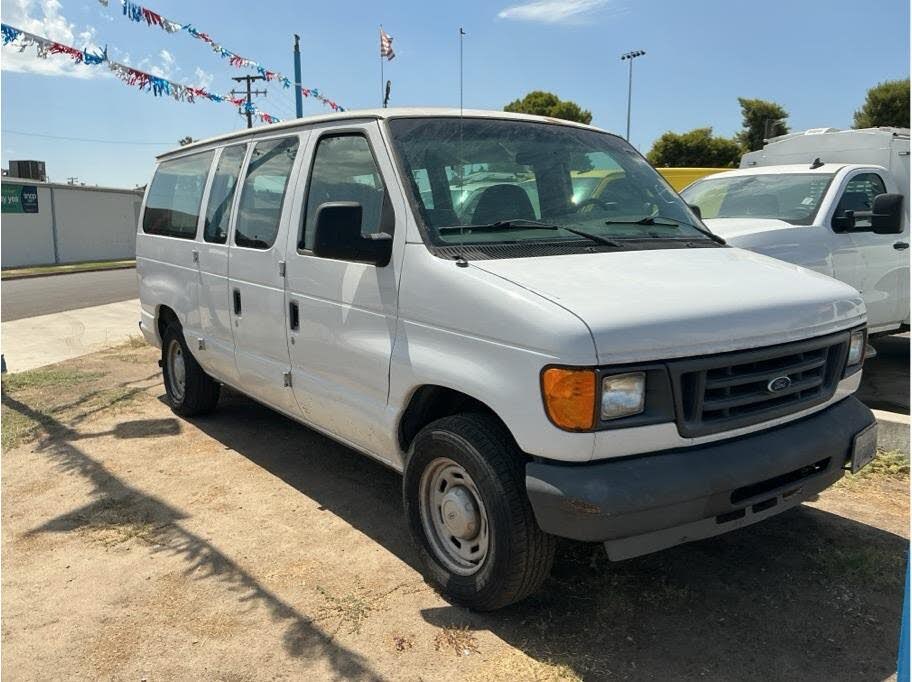 2005 Ford E-Series E-150 Chateau
