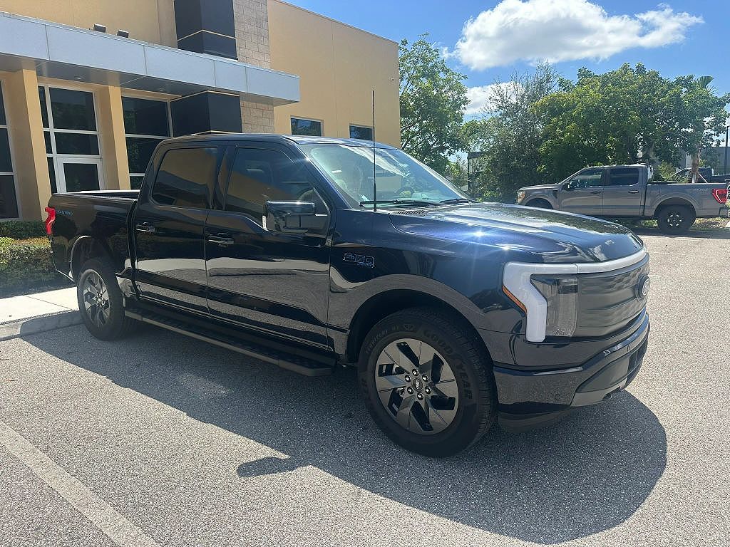 2025 Ford F-150 Lightning Lariat