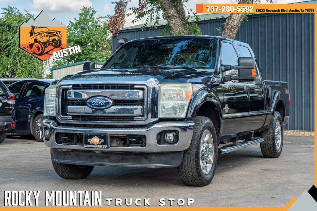 2011 Ford F-250 Super Duty Lariat Crew Cab FX4 / 6.7L DIESEL / CLEAN CARFAX