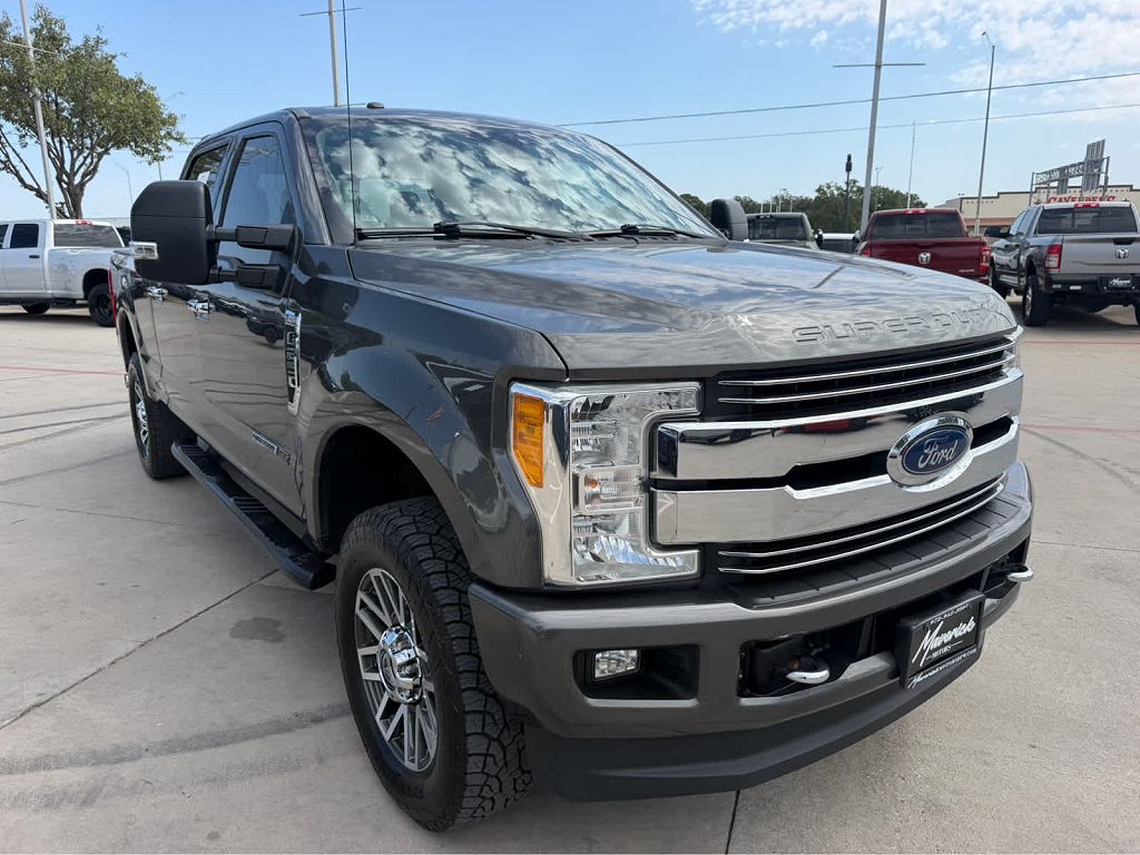2017 Ford Super Duty F-250 Pickup Lariat 4WD Crew Cab 6.75 Box