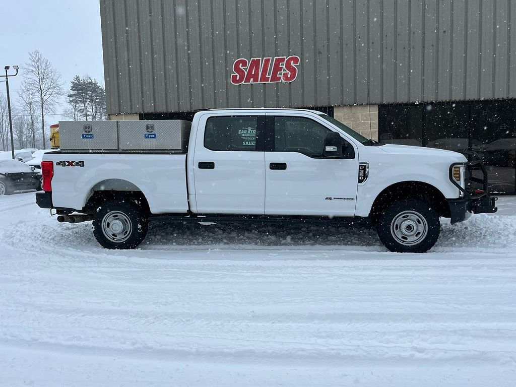 2018 Ford F-350 Super Duty XL 4WD Crew Cab 6.75' Box