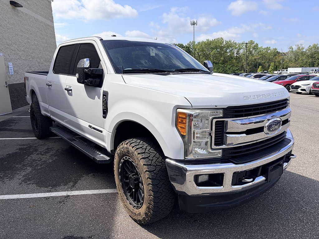 2017 Ford Super Duty F-350 SRW Pickup XLT