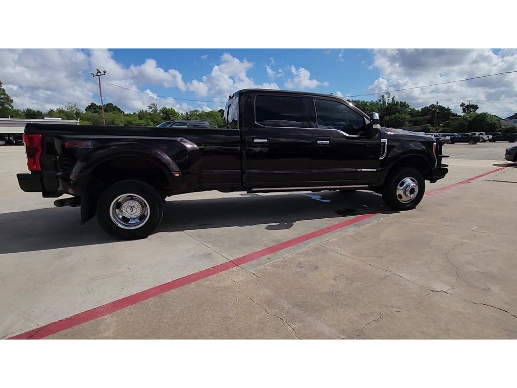 2019 Ford Super Duty F-350 DRW Platinum