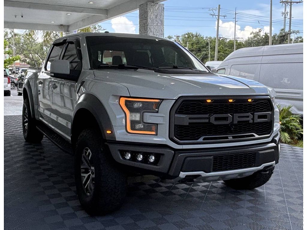 2017 Ford F-150 Raptor 4x4 4dr SuperCrew 5.5 ft. SB