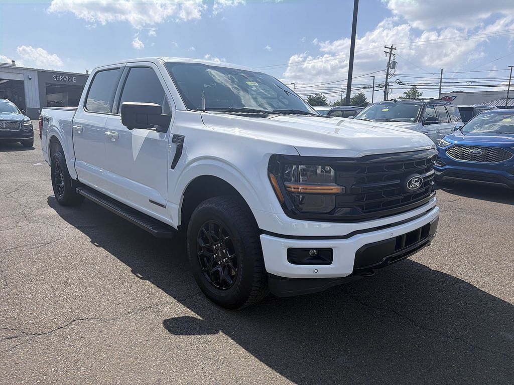 2024 Ford F-150 3.5L 4WD XLT SuperCrew PowerBoost w/ Black Appearance Pkg