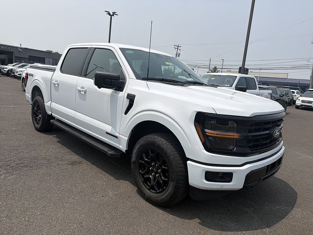 2024 Ford F-150 3.5L 4WD XLT PowerBoost SuperCrew w/ Black Appearance Pkg