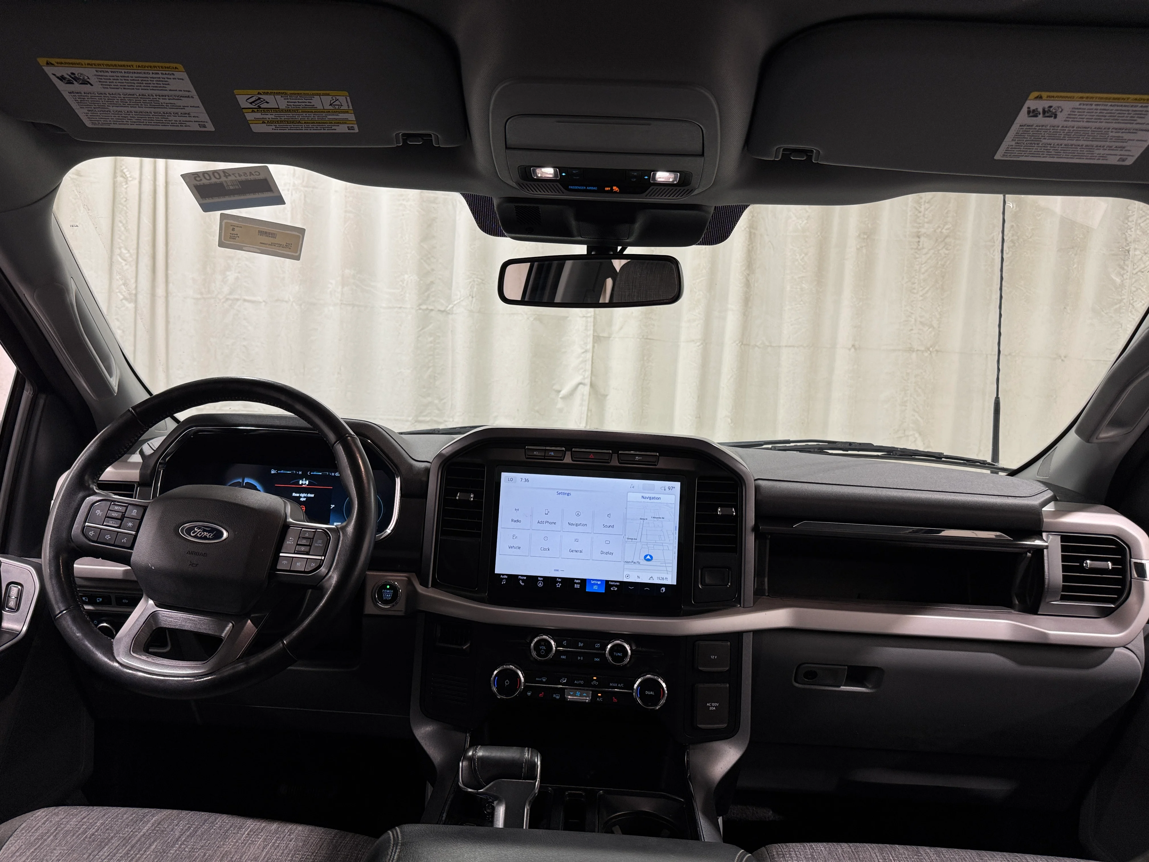 2023 Ford F150 Lightning photo 2