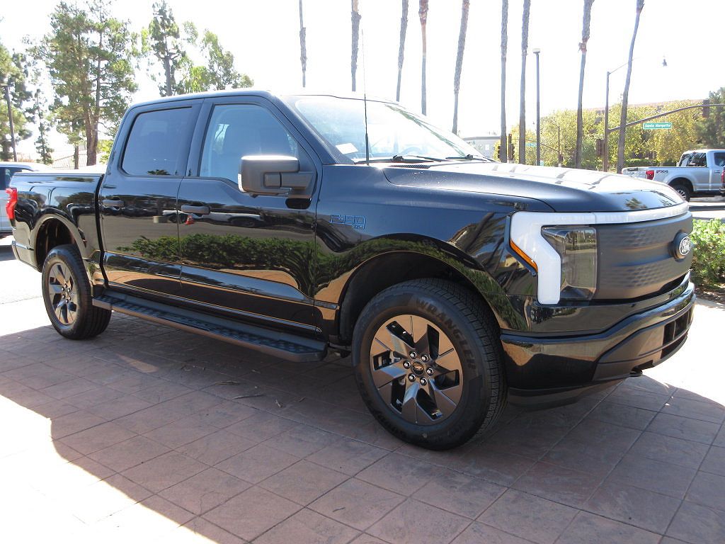 2024 Ford F-150 Lightning photo 1