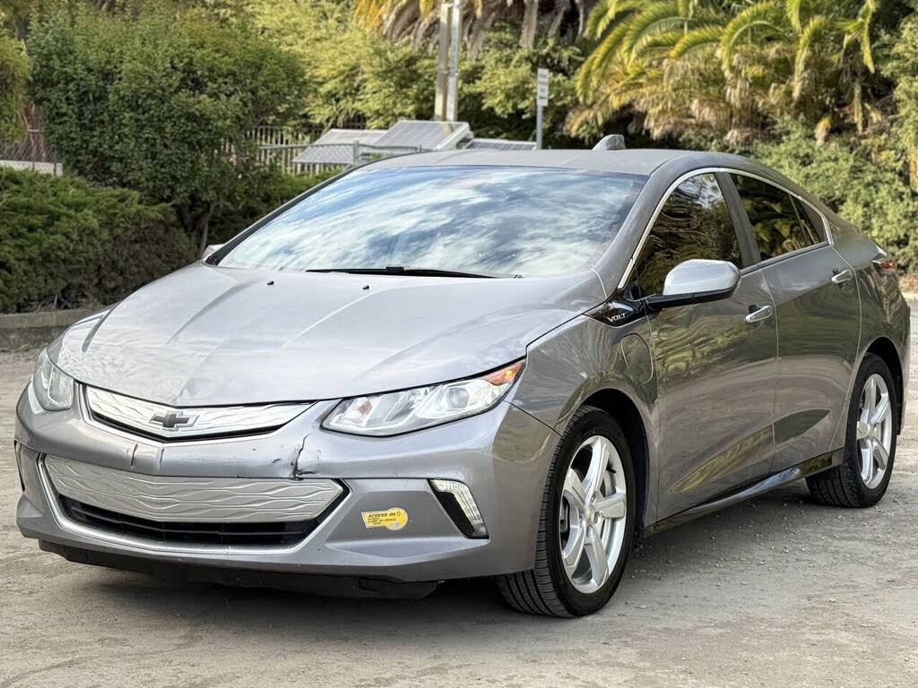 2018 Chevrolet Volt photo 2