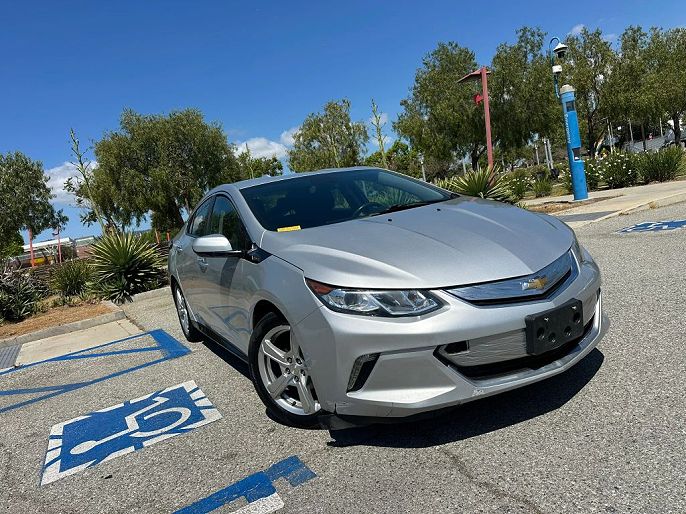 2017 Chevrolet Volt photo 1