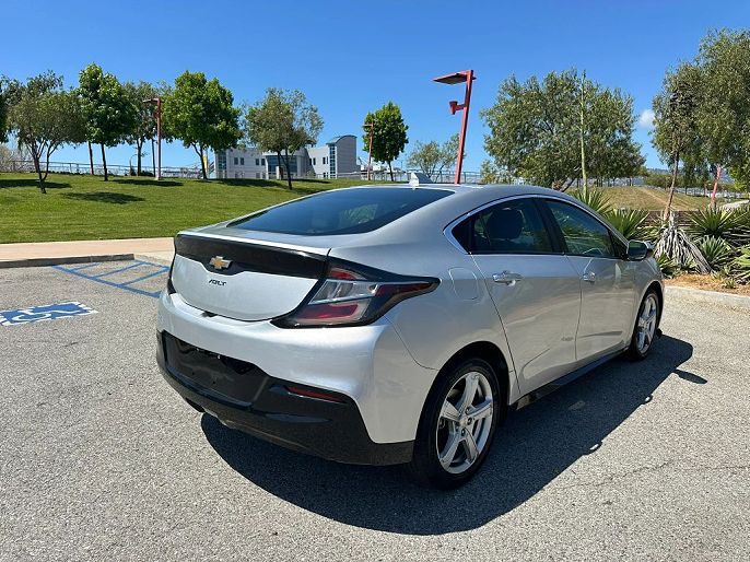 2017 Chevrolet Volt photo 3