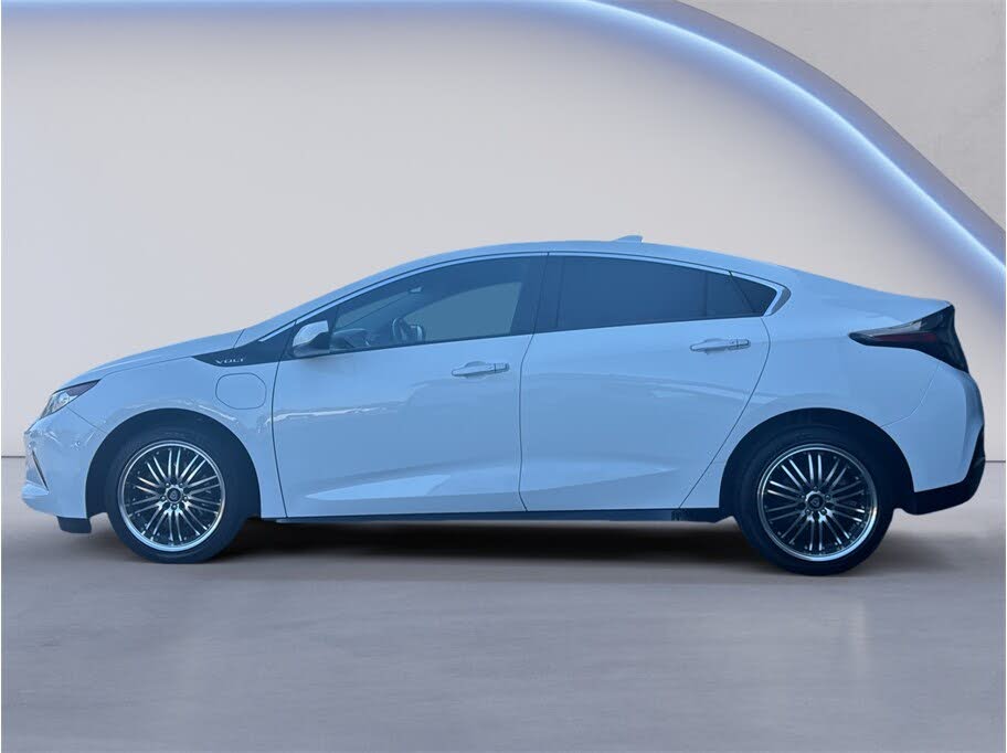 2017 Chevrolet Volt photo 3