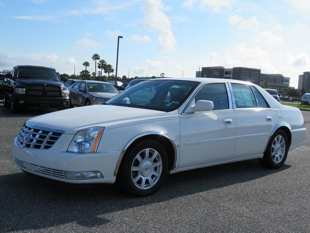 2009 CADILLAC DTS Luxury 6-Passenger