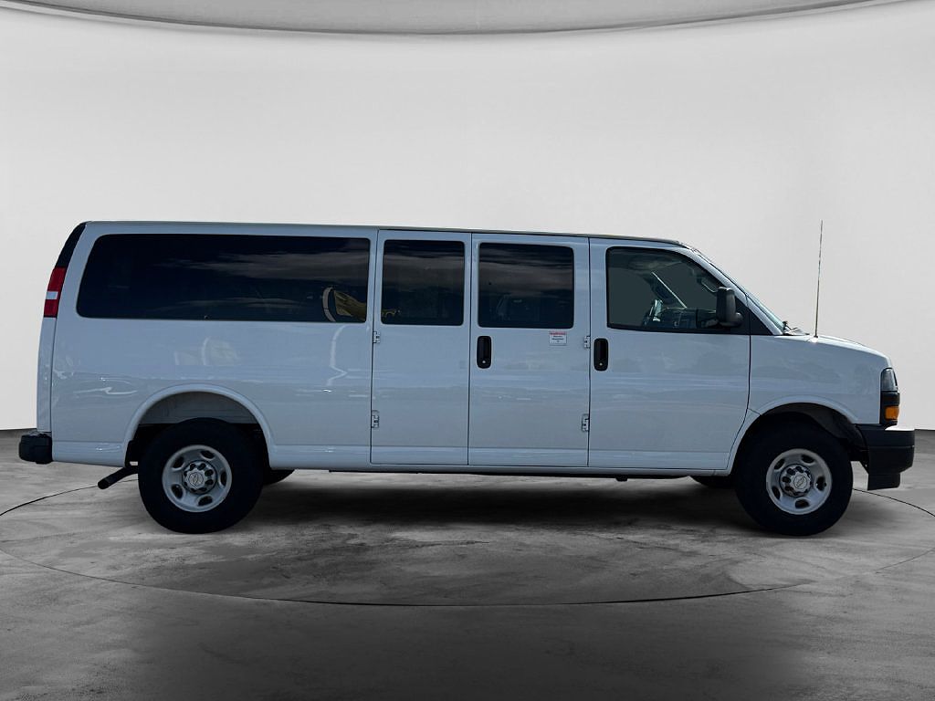 2025 Chevrolet Express LS 3500
