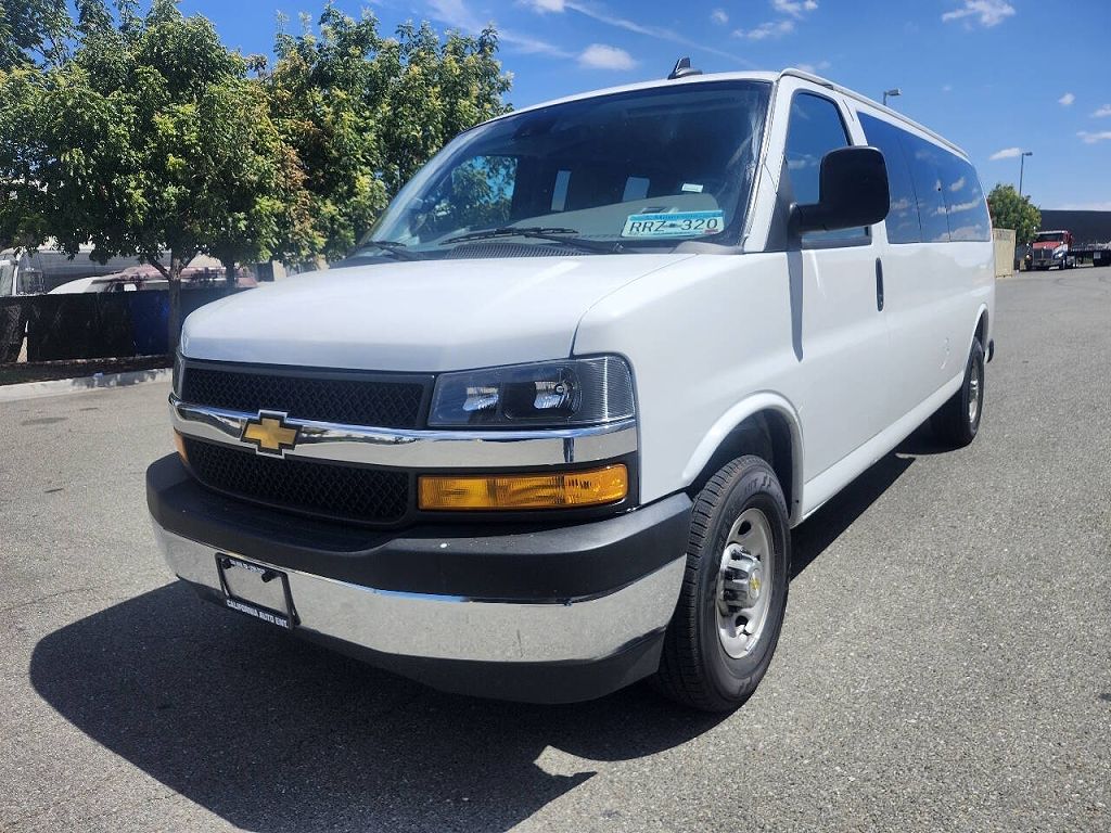 2025 Chevrolet Express LT 3500