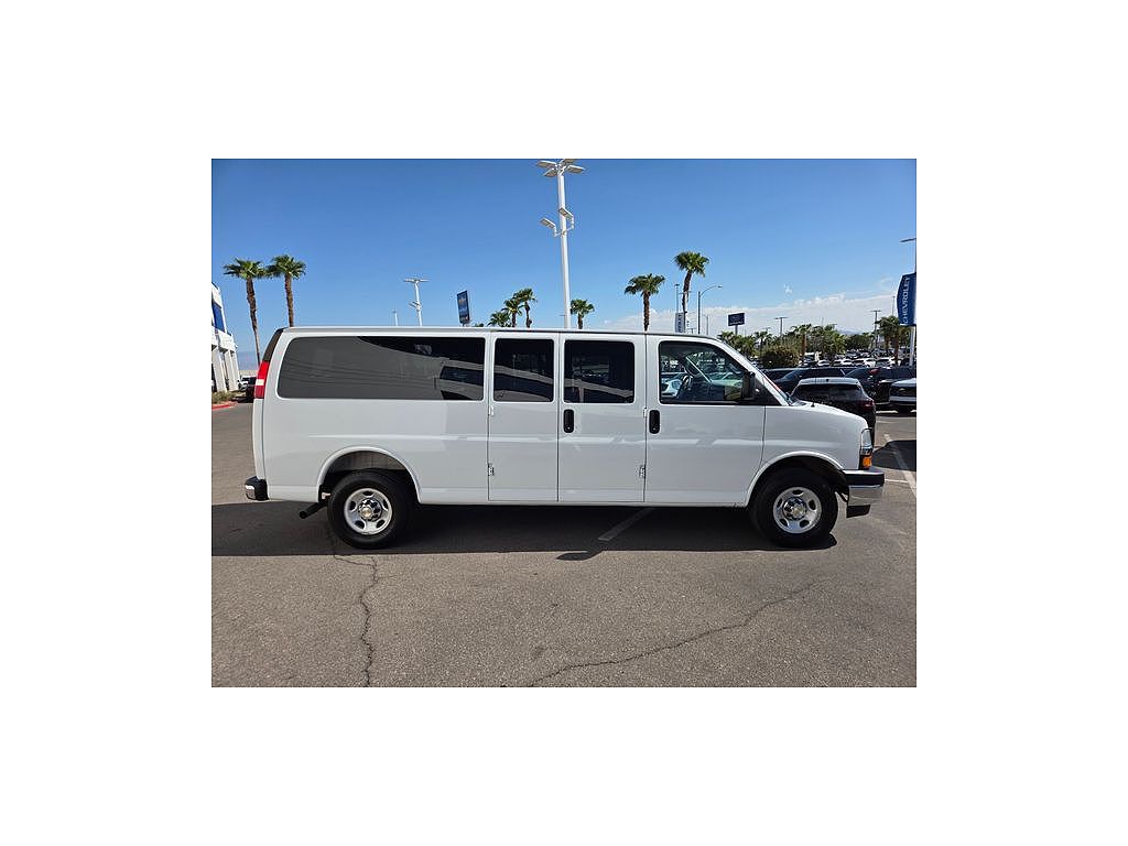 2025 Chevrolet Express LT 3500