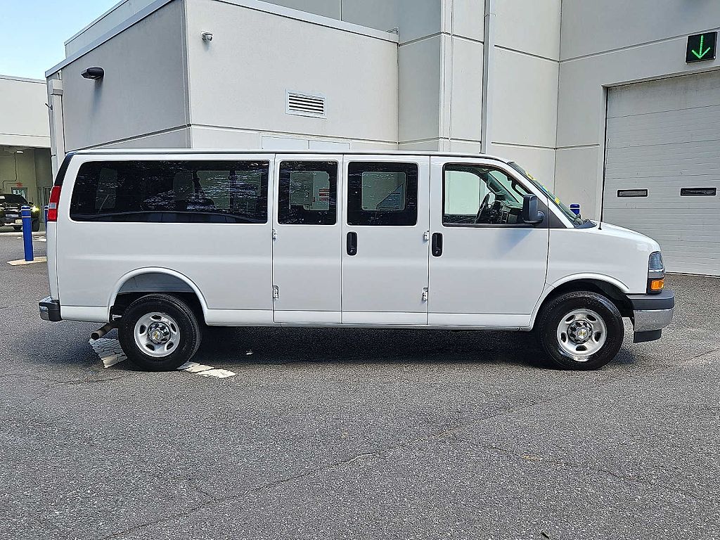 2025 Chevrolet Express LT 3500
