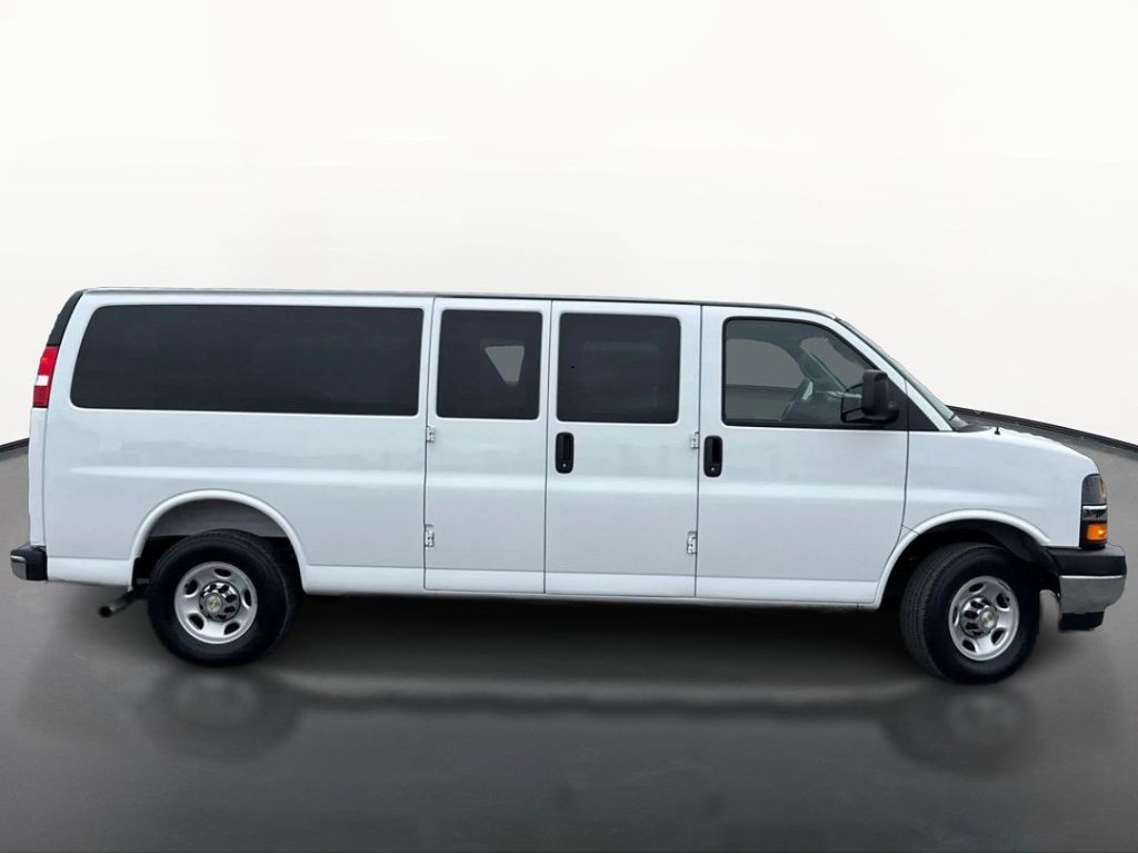 2025 Chevrolet Express LT 3500