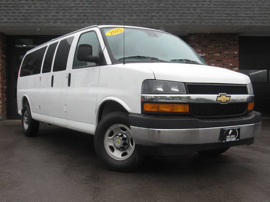 2025 Chevrolet Express LT 3500