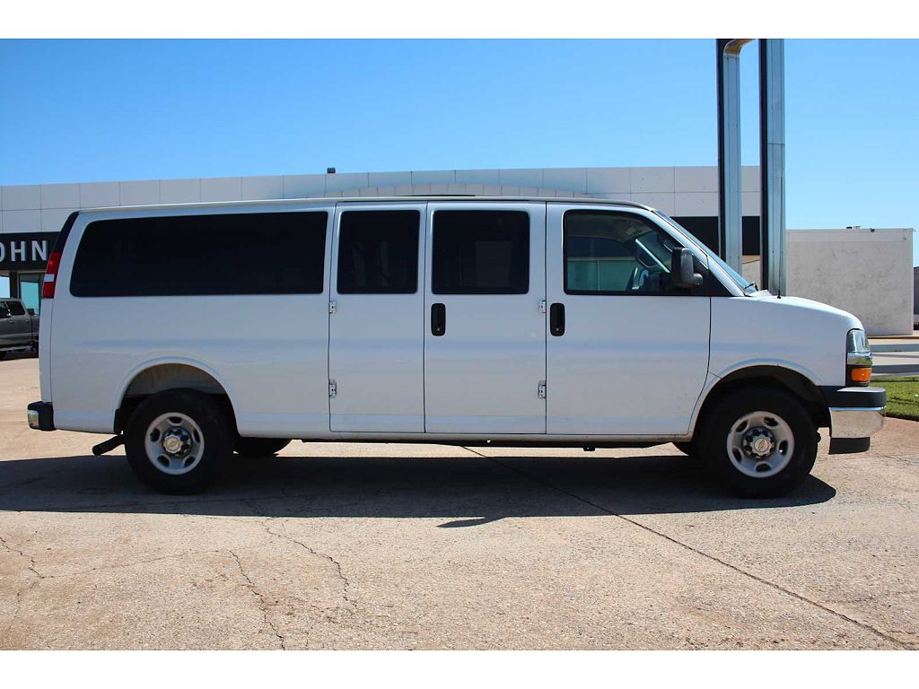 2025 Chevrolet Express LT 3500
