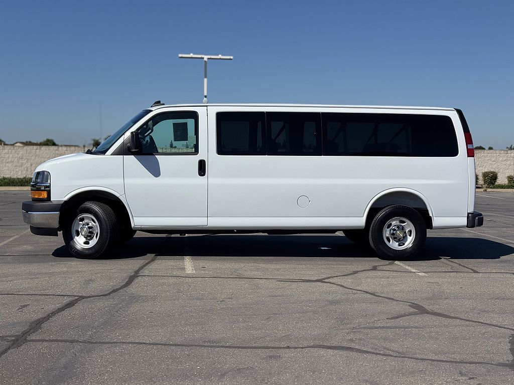 2025 Chevrolet Express LT 3500