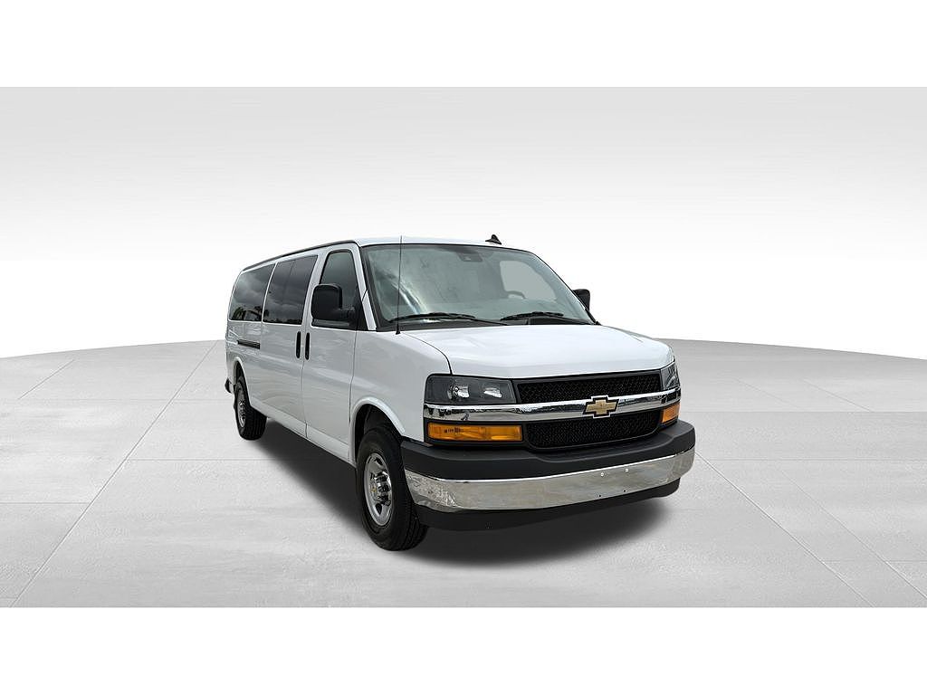 2025 Chevrolet Express LT 3500