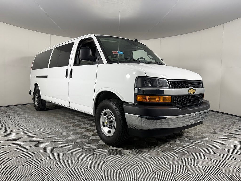 2025 Chevrolet Express LT 3500