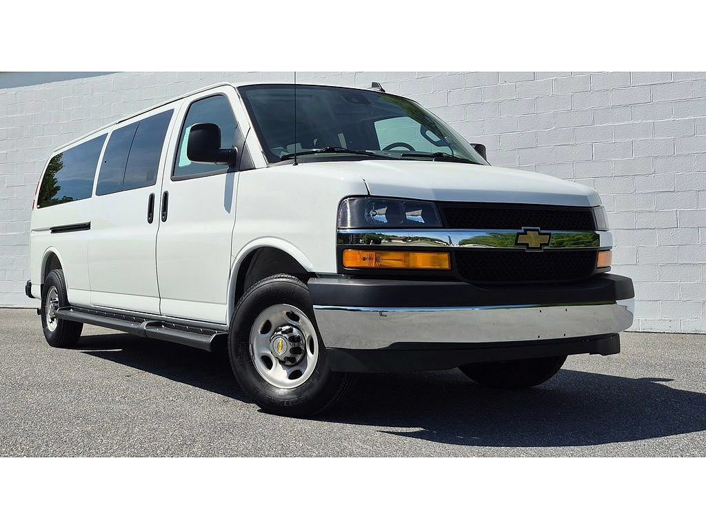 2025 Chevrolet Express LT 3500