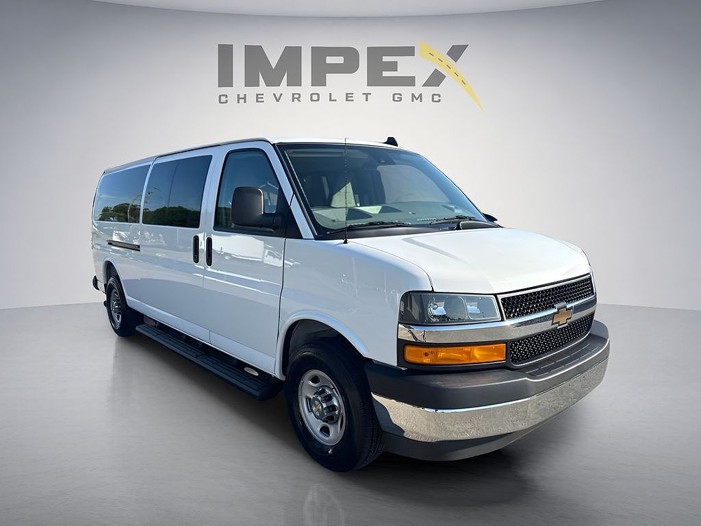 2025 Chevrolet Express LT 3500