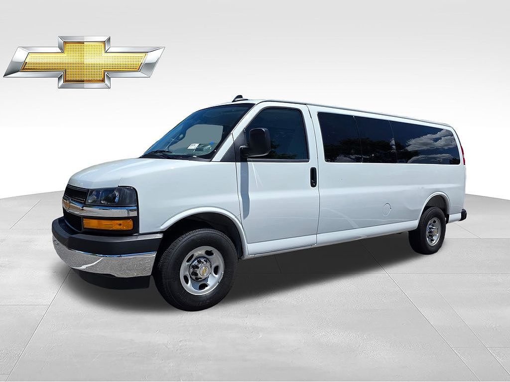 2025 Chevrolet Express LT 3500