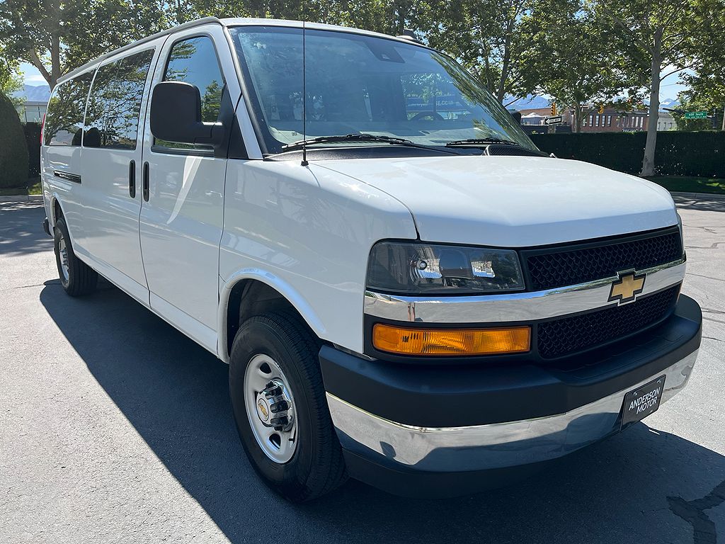 2025 Chevrolet Express LT 3500