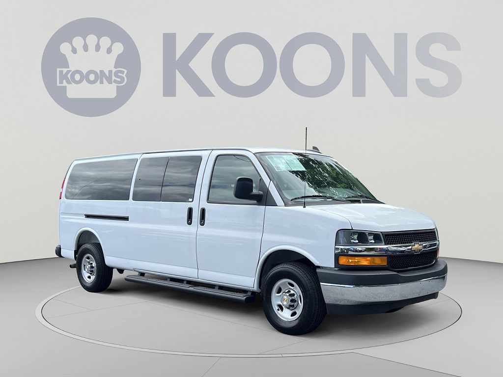 2025 Chevrolet Express LT 3500