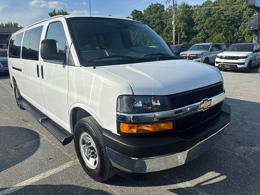 2025 Chevrolet Express LT 3500