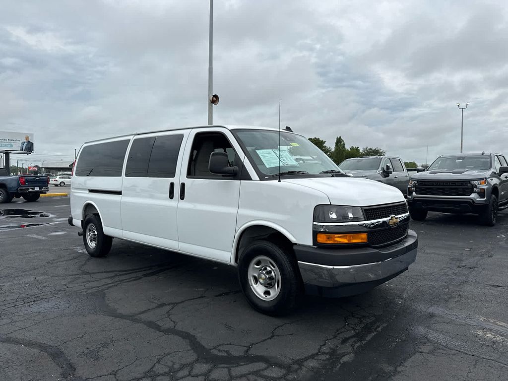 2025 Chevrolet Express LT 3500